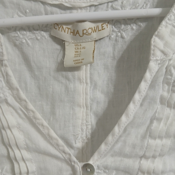 White Embroidered Women's Top‎ - Picture 5 of 11